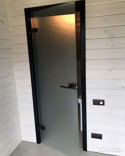 Стеклянная дверь от производителя