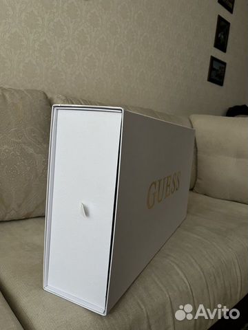 Коробка Guess подарочная большая белая
