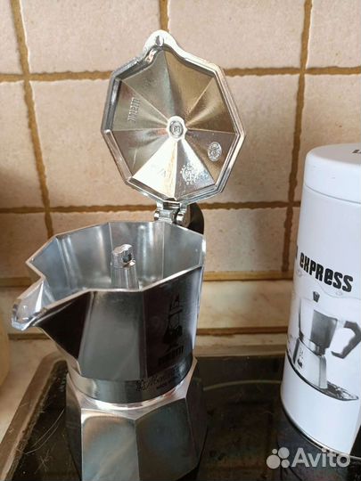 Гейзерная кофеварка bialetti. Набор