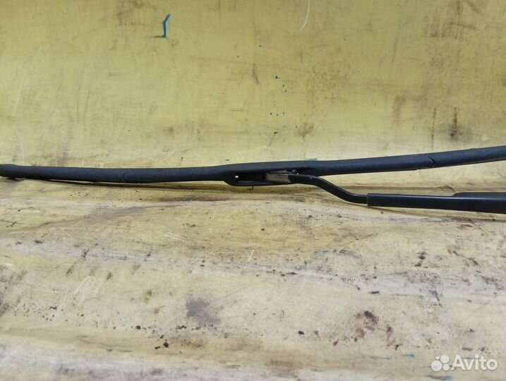 Поводок стеклоочистителя передний Toyota RAV 4