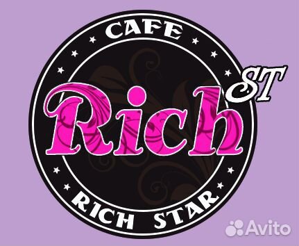 Официант в кафе Rich