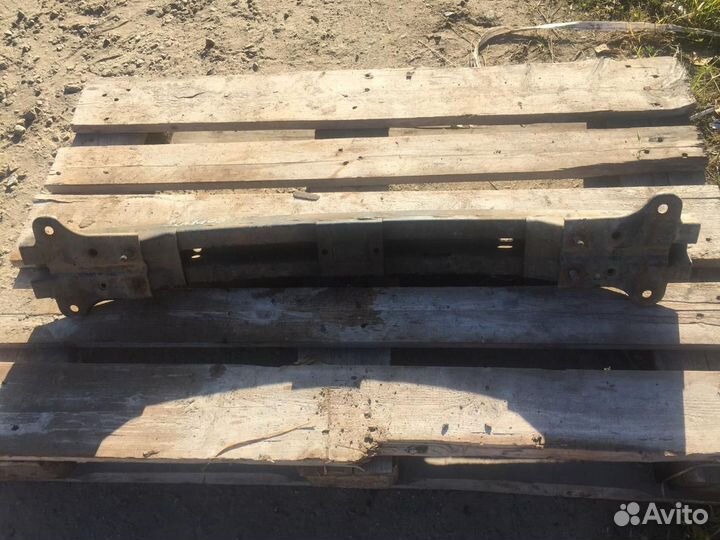 Усилитель переднего бампера Kia Sorento 1 (BL)