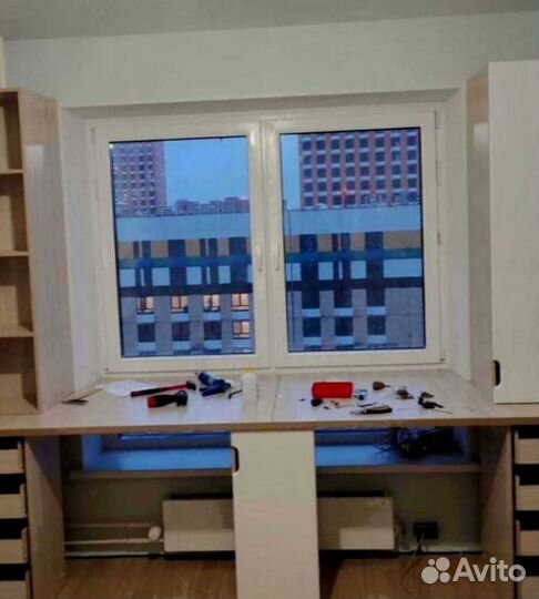 Рабочая зона в углу у окна