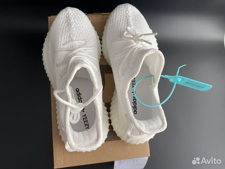 Кроссовки adidas yeezy boost 350 v2 white