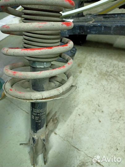 Стойка амортизатора nissan almera 00 г правая