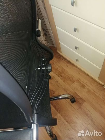 Офисное кресло