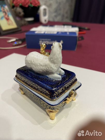 Фарфоровые статуэтка