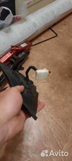 Зеркало на Toyota Avensis 1 st220