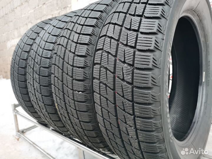 Bridgestone Blizzak Revo GZ 215/60 R17