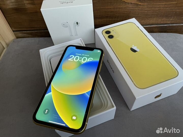 iPhone 11 128 Gb желтый