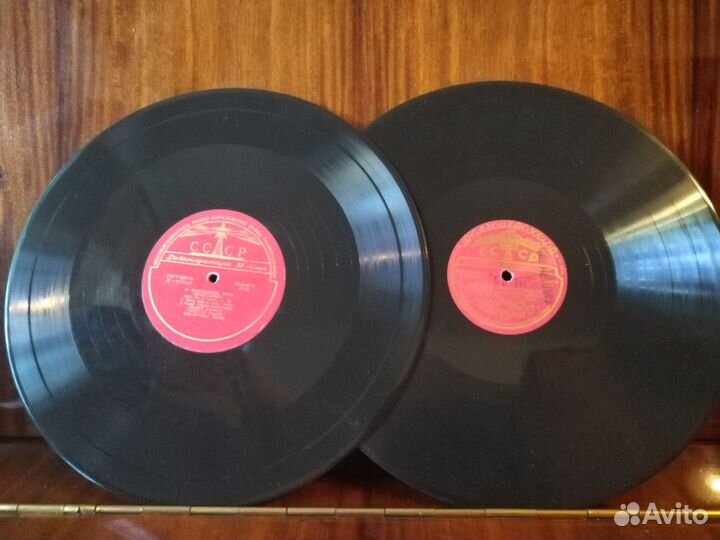 Старинные виниловые пластинки под граммофон