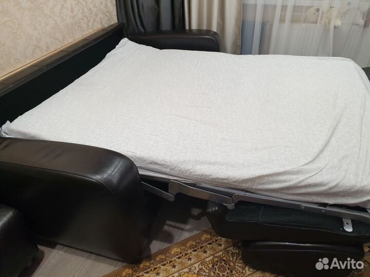 Кожаный диван раскладной