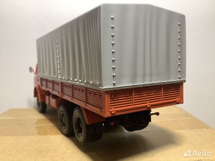 Модель автомобиля маз-516Б 1:43 Модимио