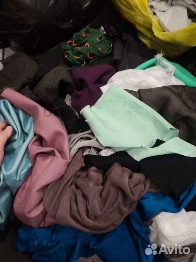 Лоскутки ткани, остатки от раскроя