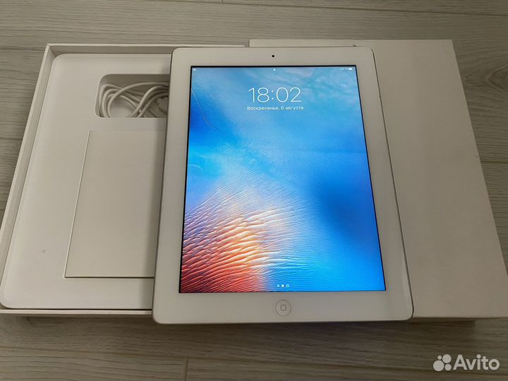 Планшет Apple iPad 4 16Gb Wi-Fi