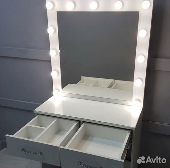 Туалетный столик визажиста с гримёрным зеркалом