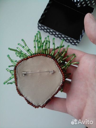 Брошь из бисера 