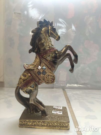 Фигурка лошадь