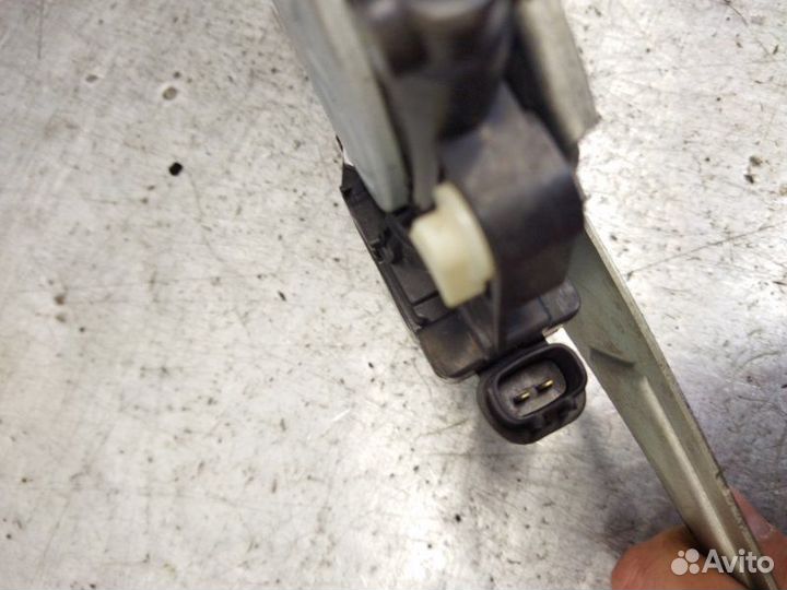 Стеклоподъемник задний правый Suzuki Sx4 универсал