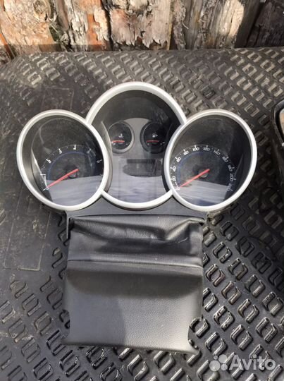 Панель приборов приборка Chevrolet Cruze