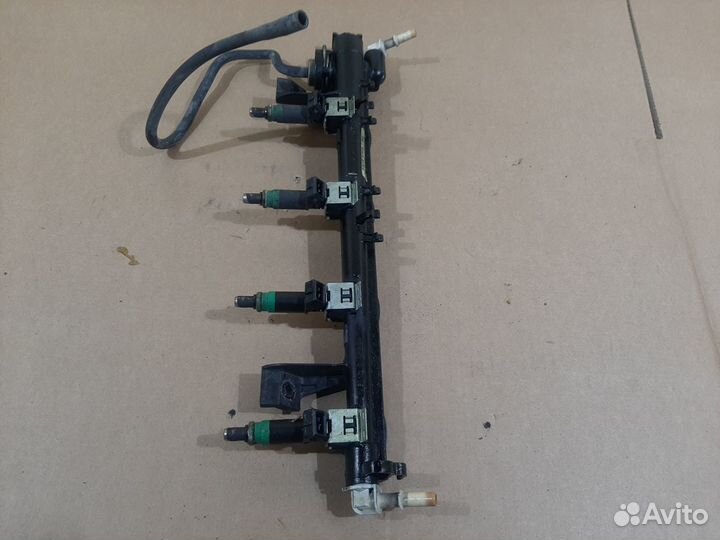 Топливная рампа в сборе Ford Fusion