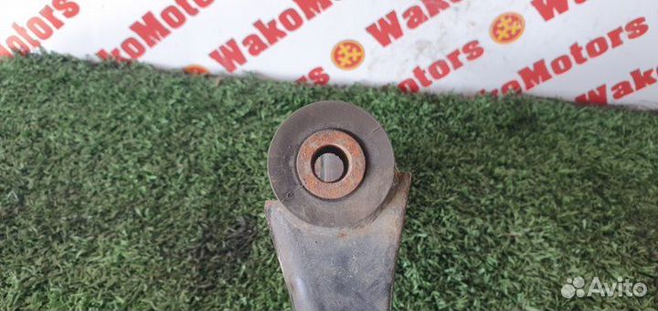 Рычаг подвески нижний передний правый Nissan Tiida