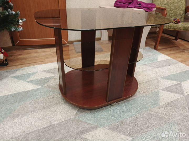 Журнальный столик на колесах стеклянный
