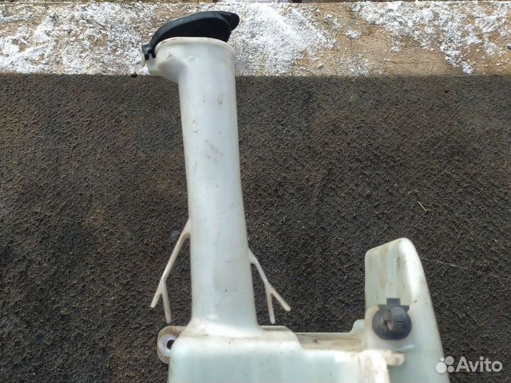 Бачок омывателя toyota corolla e120