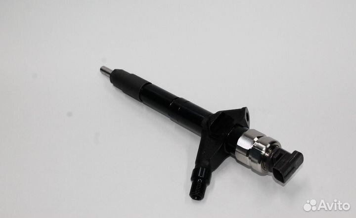 Форсунка топливная Denso 16600-EB30