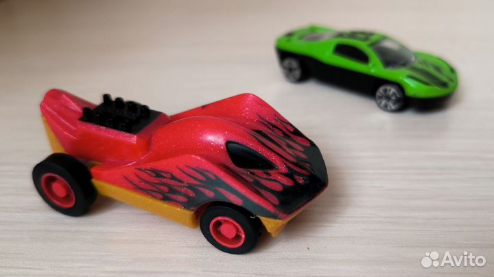 Модели машинок 1,2фото железные, 3,4 пластиковые