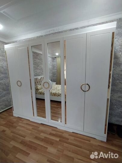 Спальный гарнитур белый