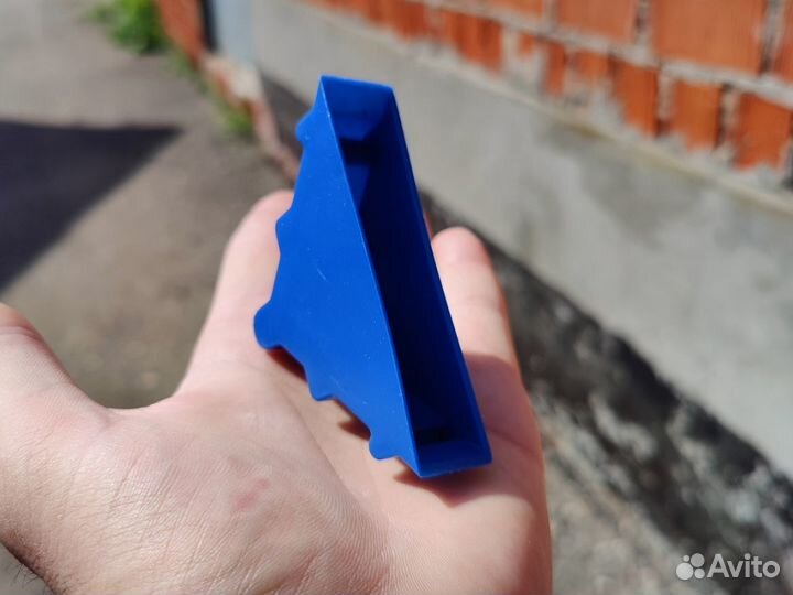 Уголки защитные для листовых изделий. Цвет синий