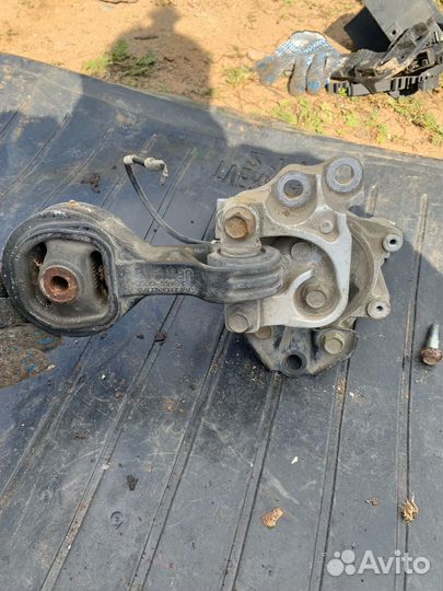 Подушка двигателя передний правый honda CR-V