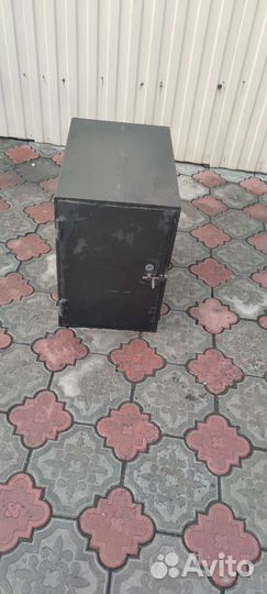 Металлический ящик сейф