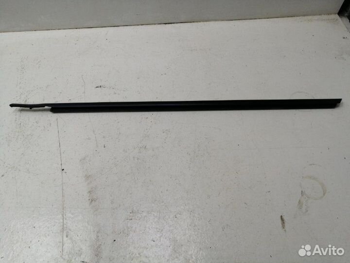 Уплотнитель двери задний левый Opel Corsa D