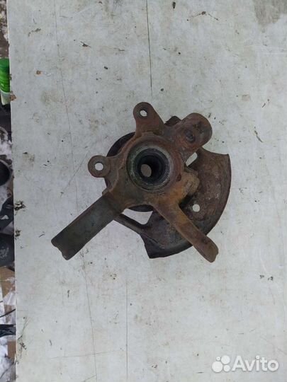 Кулак пер-лев Nissan Almera Classic B10 06-12