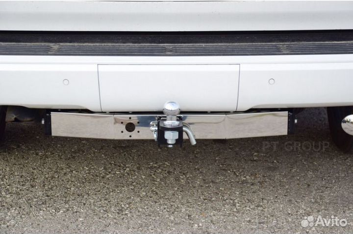 Фаркоп с хромированной накладкой на Toyota Land C