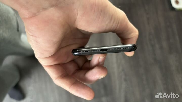 iPhone SE, 64 ГБ