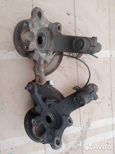 Кулак Volkswagen Sharan 2-й рест. 2005