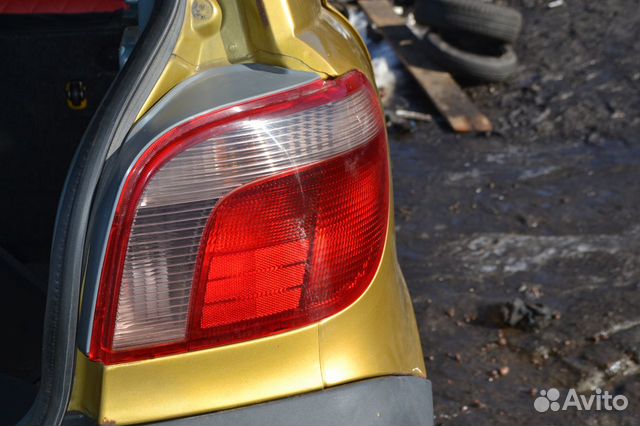 Фонарь задний правый Toyota Yaris
