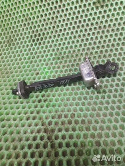 Ограничитель двери передний правый Chevrolet Rezzo