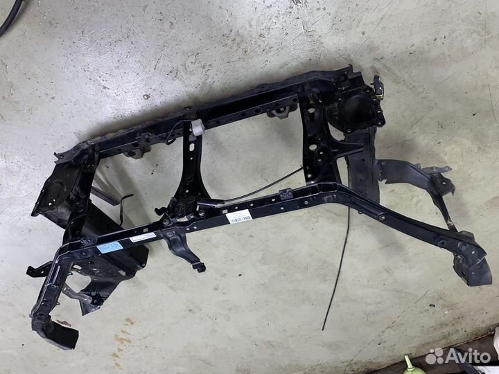 Телевизор (рамка радиатора) Subaru Legacy BL BL5