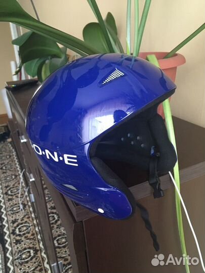 Горнолыжный шлем