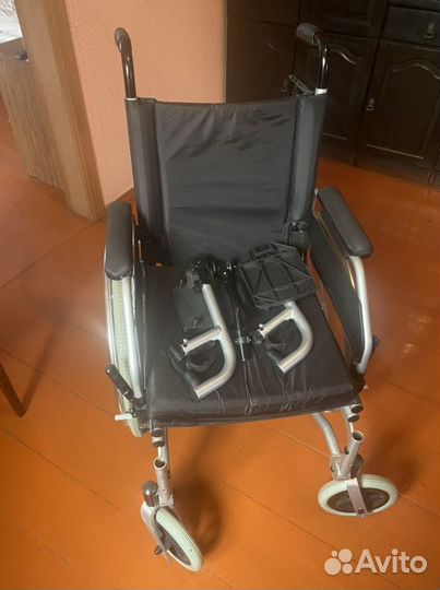 Кресло коляска для инвалидов