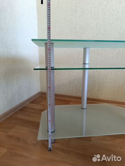 Стеклянный столик под телевизор