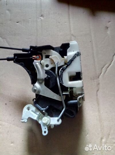 Замок двери Mitsubishi Lancer 10