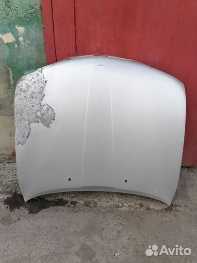 Капот на Toyota carina ED