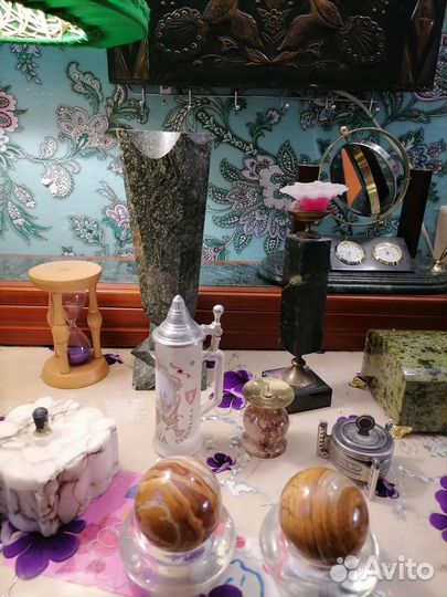 Часы,шкатулка,бра,подсвечники,картина