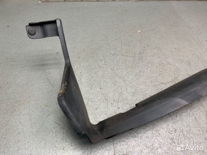 Воздухозаборник передний Mitsubishi Carisma седан