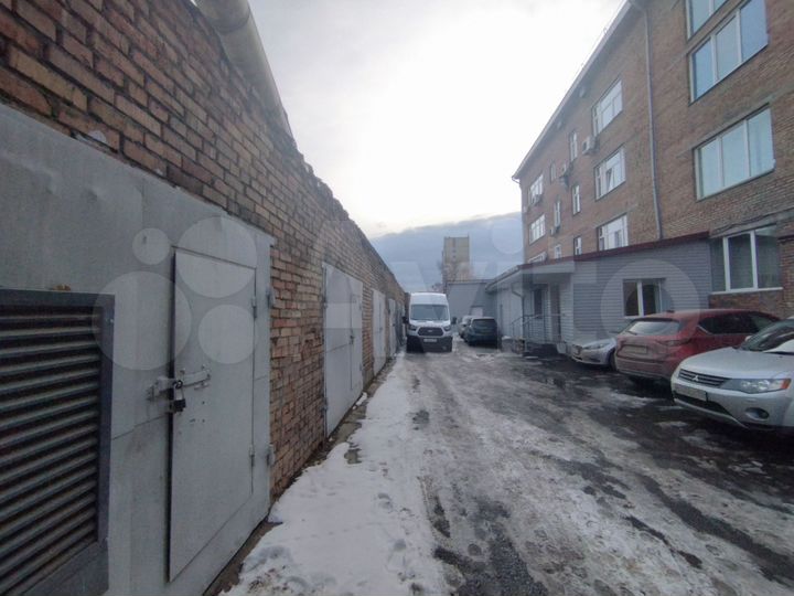 Гараж, > 30 м²